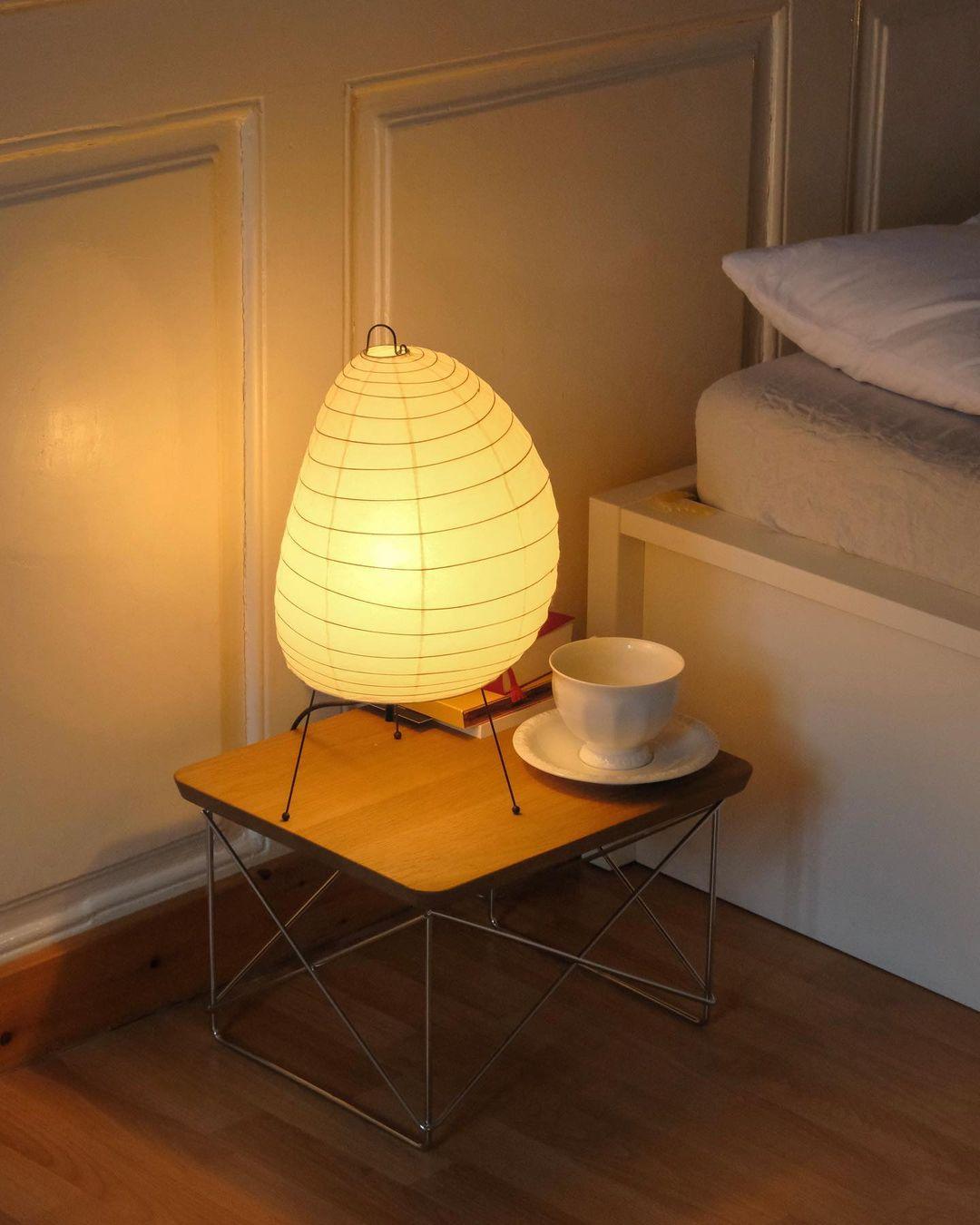 Lámpara de Mesa Akari Washi - Elegante Lámpara de Mesita con Suave Brillo Ambiental