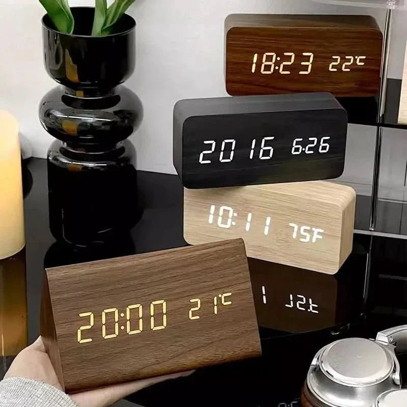 Reloj Despertador Futura Efecto Madera LED Con Tres Alarmas, Indicador de Temperatura, Brillo Ajustable