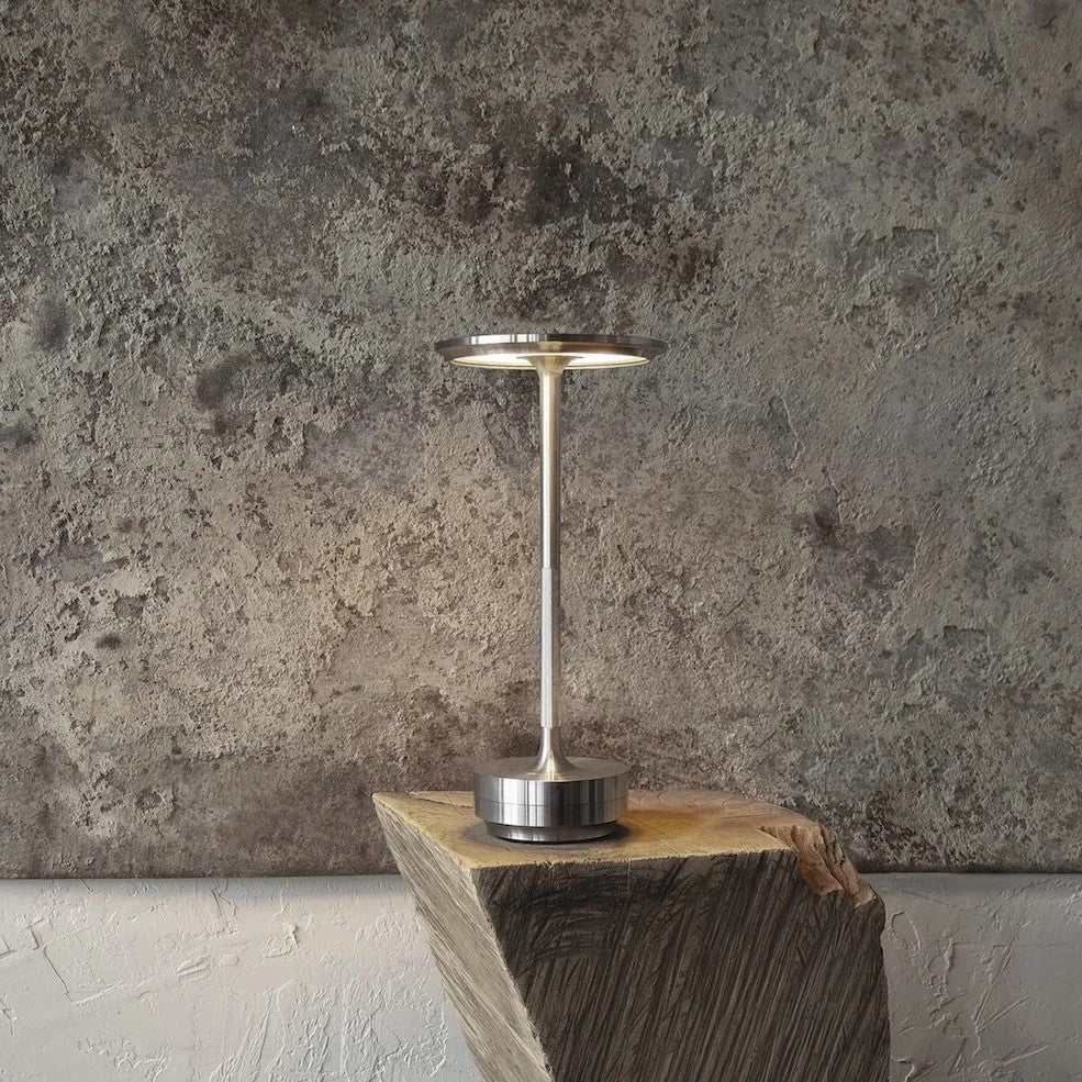 Lumora | Lámpara de mesa LED minimalista
