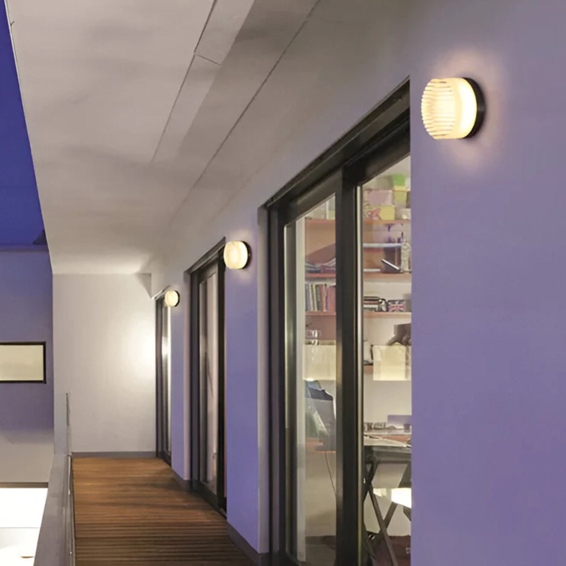 Aplique de pared redondo moderno Ambrelo con vidrio ámbar