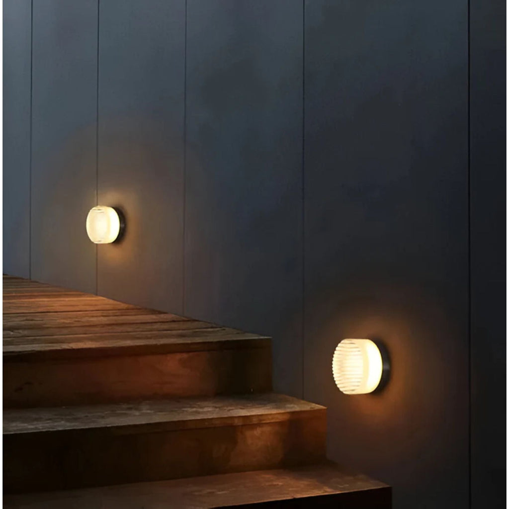 Aplique de pared redondo moderno Ambrelo con vidrio ámbar
