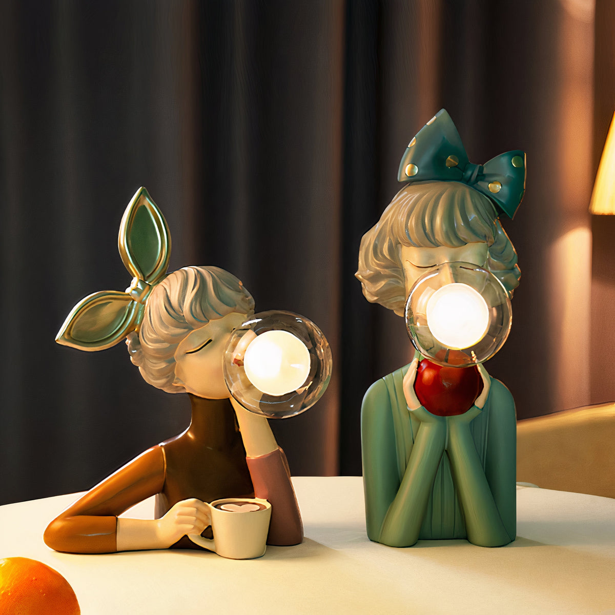 Lámpara de Mesa Artística con Figuras – Única, Juguetona y Acogedora
