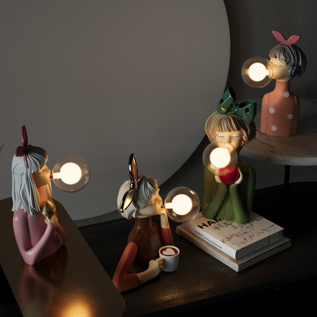 Lámpara de Mesa Artística con Figuras – Única, Juguetona y Acogedora