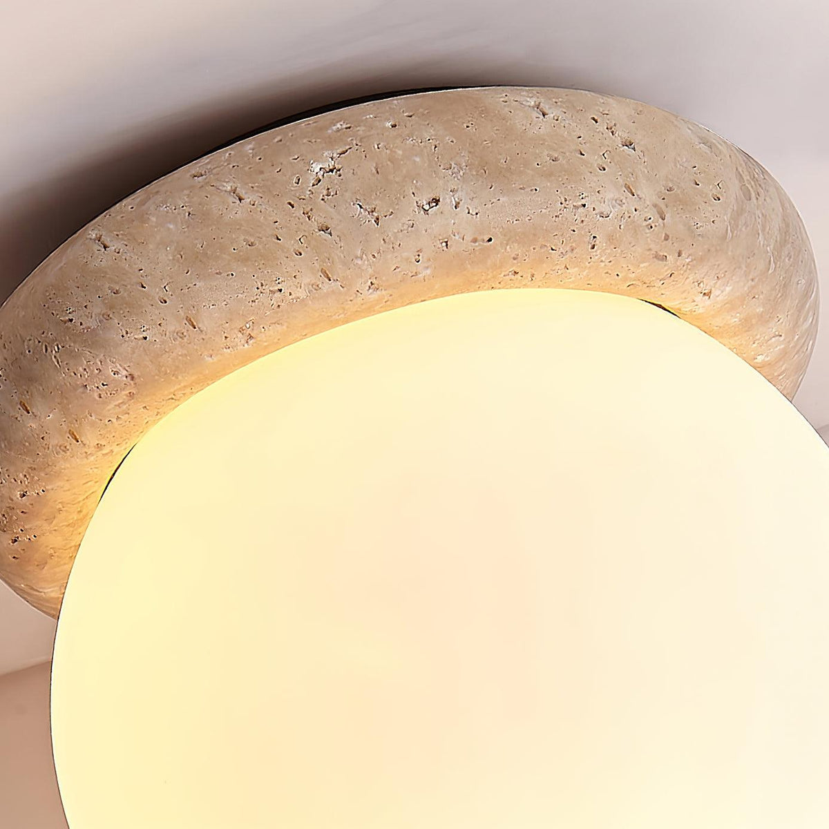 Auris | Lámpara de techo LED de travertino