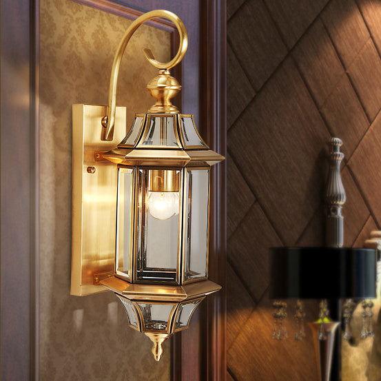Lámparas de pared impermeables de bronce y vidrio poligonal de 1 luz de estilo europeo tradicional para dormitorio, terraza y jardín | Brehn