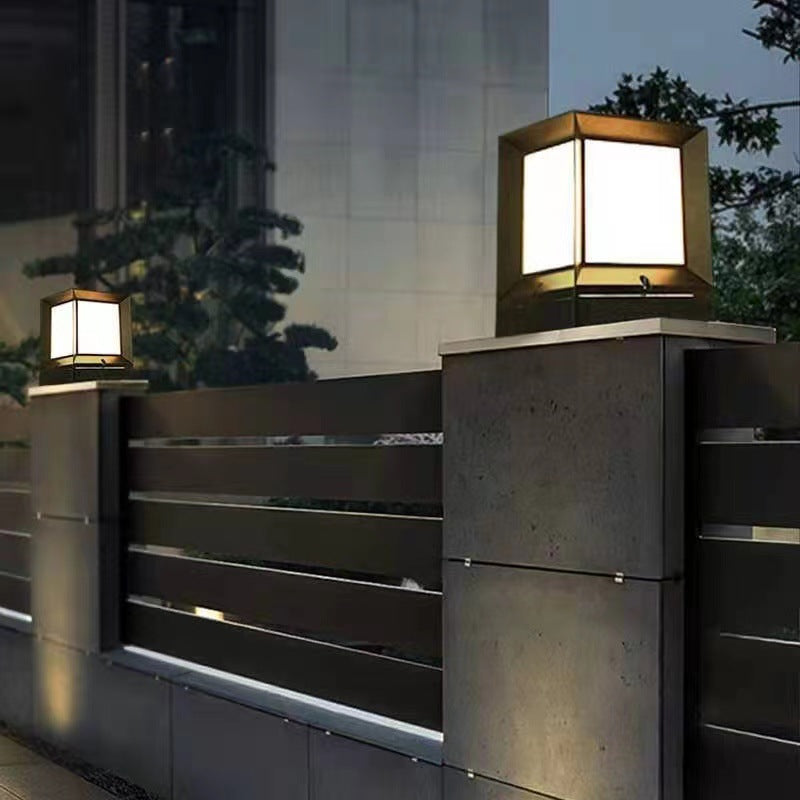 Moderna lámpara de poste cuadrada de aluminio y acrílico a prueba de agua con 1 luz para exteriores para el jardín | Brehn