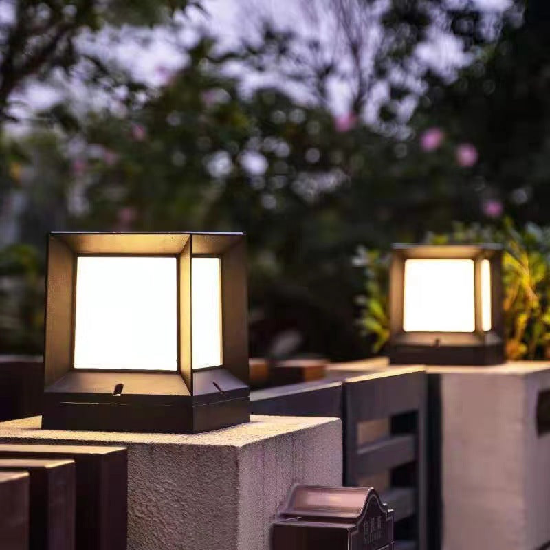 Moderna lámpara de poste cuadrada de aluminio y acrílico a prueba de agua con 1 luz para exteriores para el jardín | Brehn
