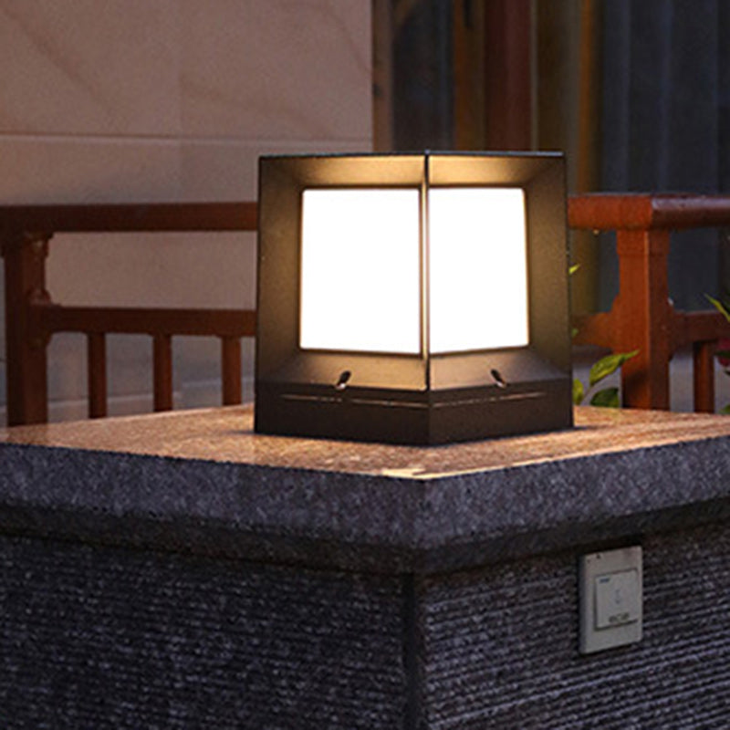 Moderna lámpara de poste cuadrada de aluminio y acrílico a prueba de agua con 1 luz para exteriores para el jardín | Brehn