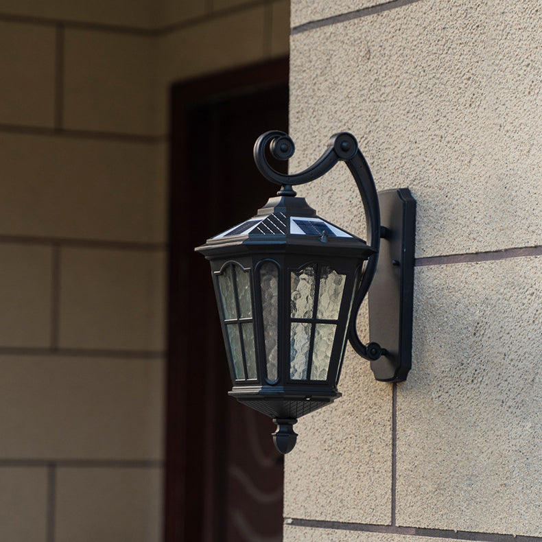 Lámpara de pared de aluminio y vidrio a prueba de agua, linterna europea tradicional de 1 luz para patio exterior | Brehn
