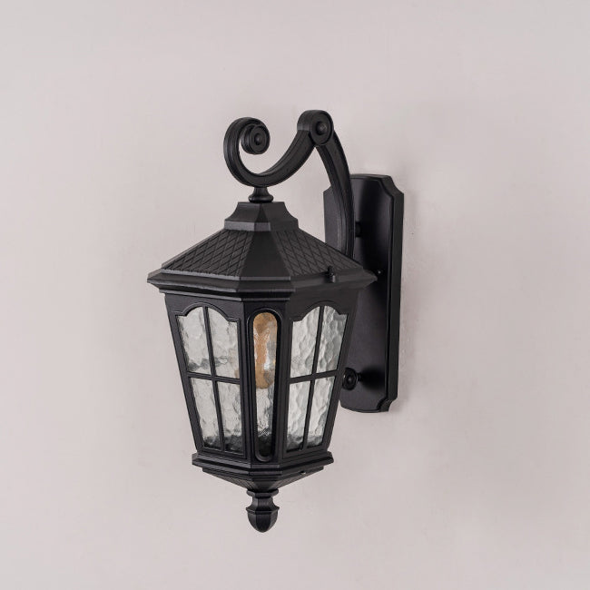 Lámpara de pared de aluminio y vidrio a prueba de agua, linterna europea tradicional de 1 luz para patio exterior | Brehn