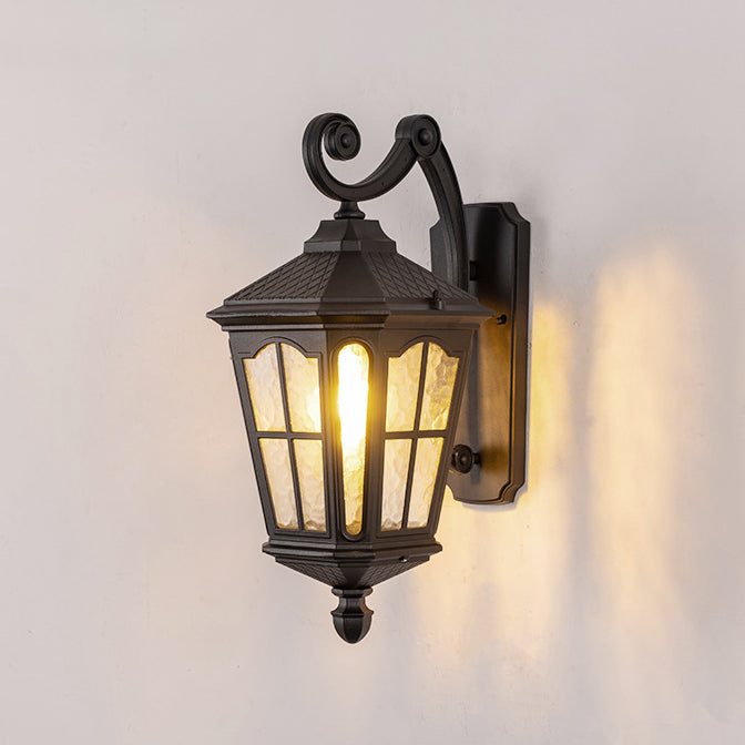 Lámpara de pared de aluminio y vidrio a prueba de agua, linterna europea tradicional de 1 luz para patio exterior | Brehn