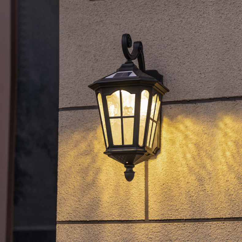 Lámpara de pared de aluminio y vidrio a prueba de agua, linterna europea tradicional de 1 luz para patio exterior | Brehn