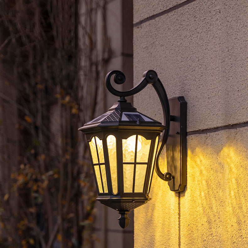 Lámpara de pared de aluminio y vidrio a prueba de agua, linterna europea tradicional de 1 luz para patio exterior | Brehn