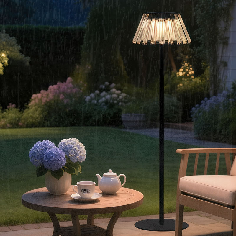 Lámpara de pie LED exterior industrial contemporánea a prueba de agua con carga solar y USB para el jardín | Brehn
