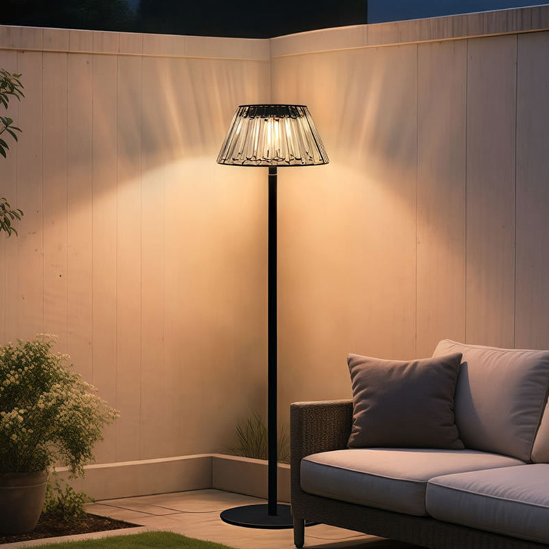 Lámpara de pie LED exterior industrial contemporánea a prueba de agua con carga solar y USB para el jardín | Brehn