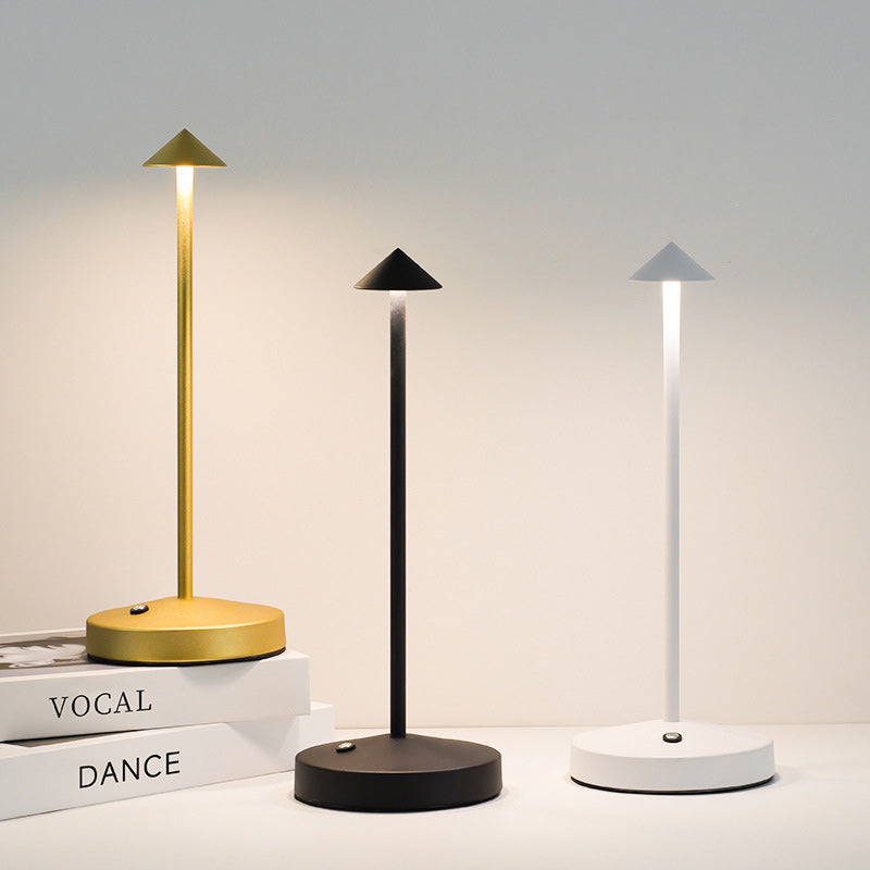 Lámpara de mesa de cilindro acrílico de triángulo con simplicidad moderna y LED para la sala de estar