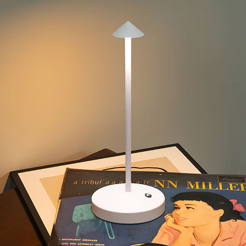Lámpara de mesa de cilindro acrílico de triángulo con simplicidad moderna y LED para la sala de estar