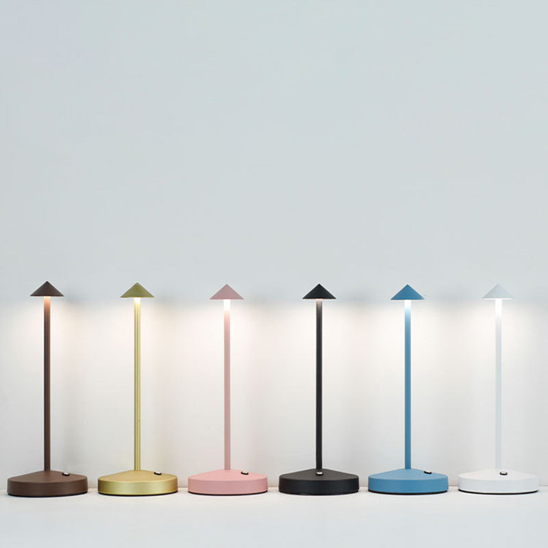Lámpara de mesa de cilindro acrílico de triángulo con simplicidad moderna y LED para la sala de estar