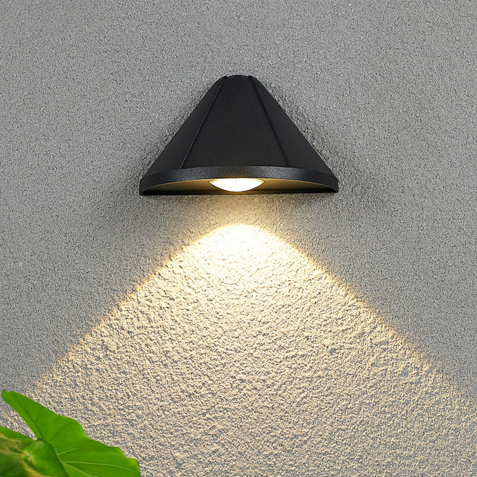 Lámpara de pared LED de aluminio con lente impermeable en triángulo minimalista moderno para patio exterior | Brehn
