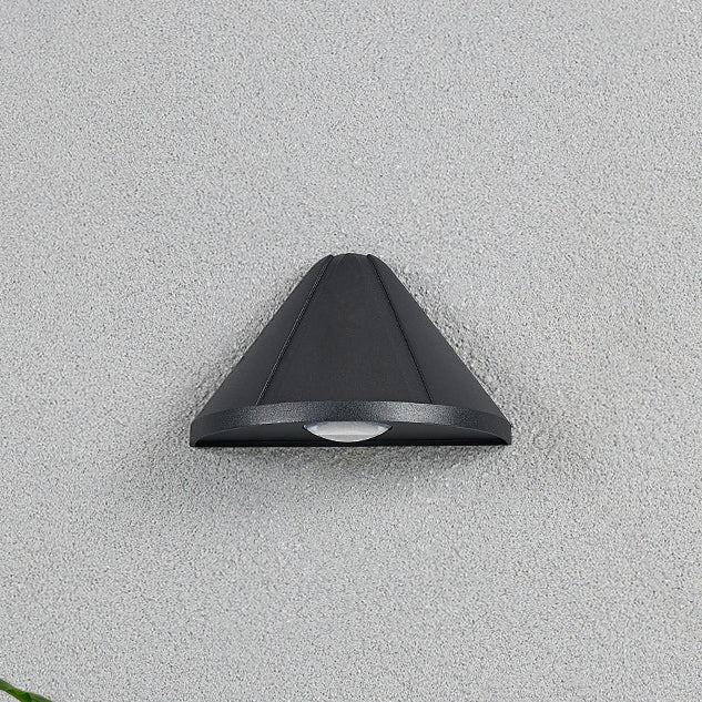 Lámpara de pared LED de aluminio con lente impermeable en triángulo minimalista moderno para patio exterior | Brehn