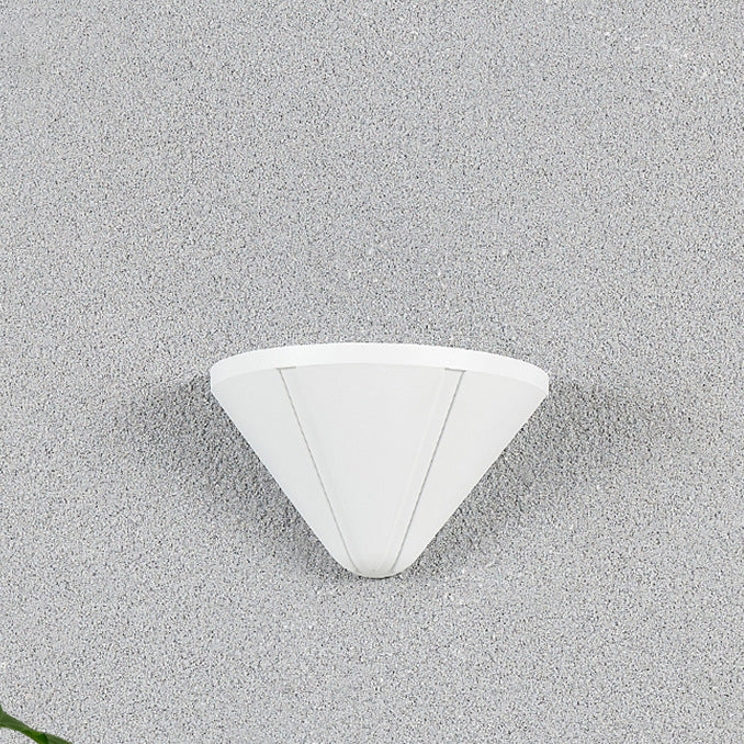 Lámpara de pared LED de aluminio con lente impermeable en triángulo minimalista moderno para patio exterior | Brehn