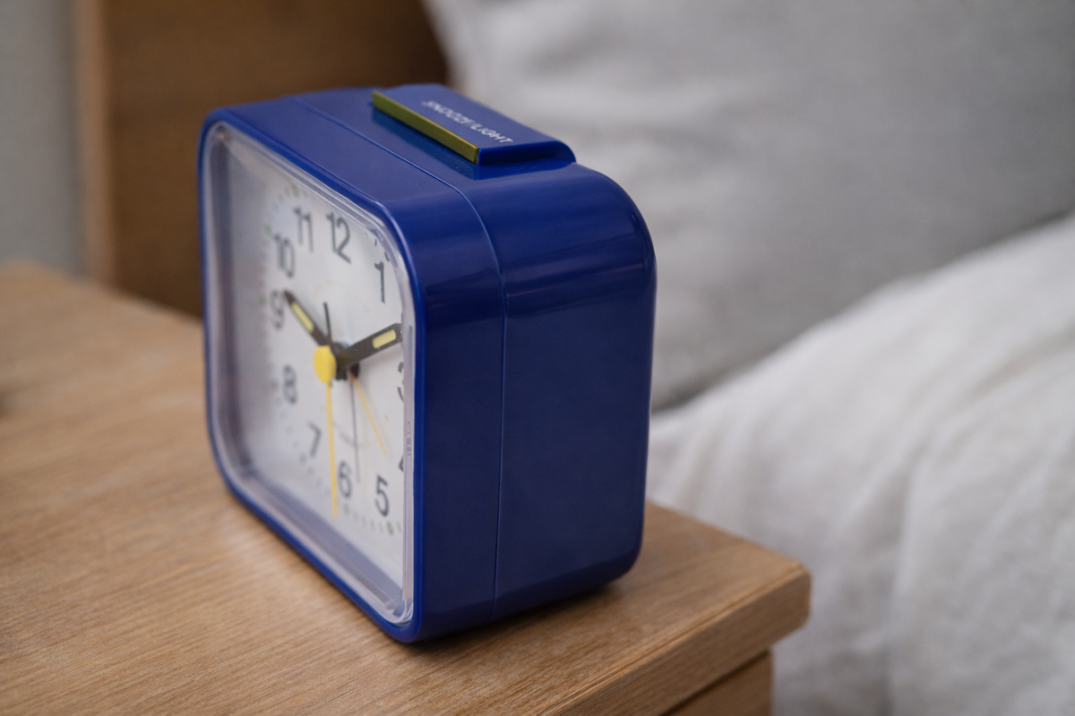 Reloj Despertador Silencioso y Pacífico – Sin Tic-Tac, Luz Suave para Despertar, Función de Snooze