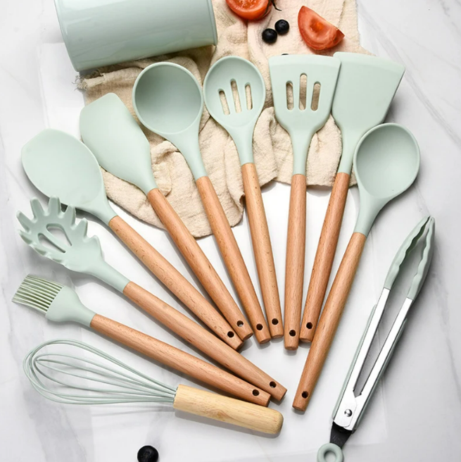Juego de Utensilios de Cocina de Silicona No Tóxica y Libre de BPA con Mangos de Madera Lattea