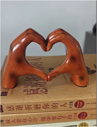 LoveSculpt Decoración de Corazón Hecha a Mano – Símbolo de Amor y Conexión para Decoración del Hogar