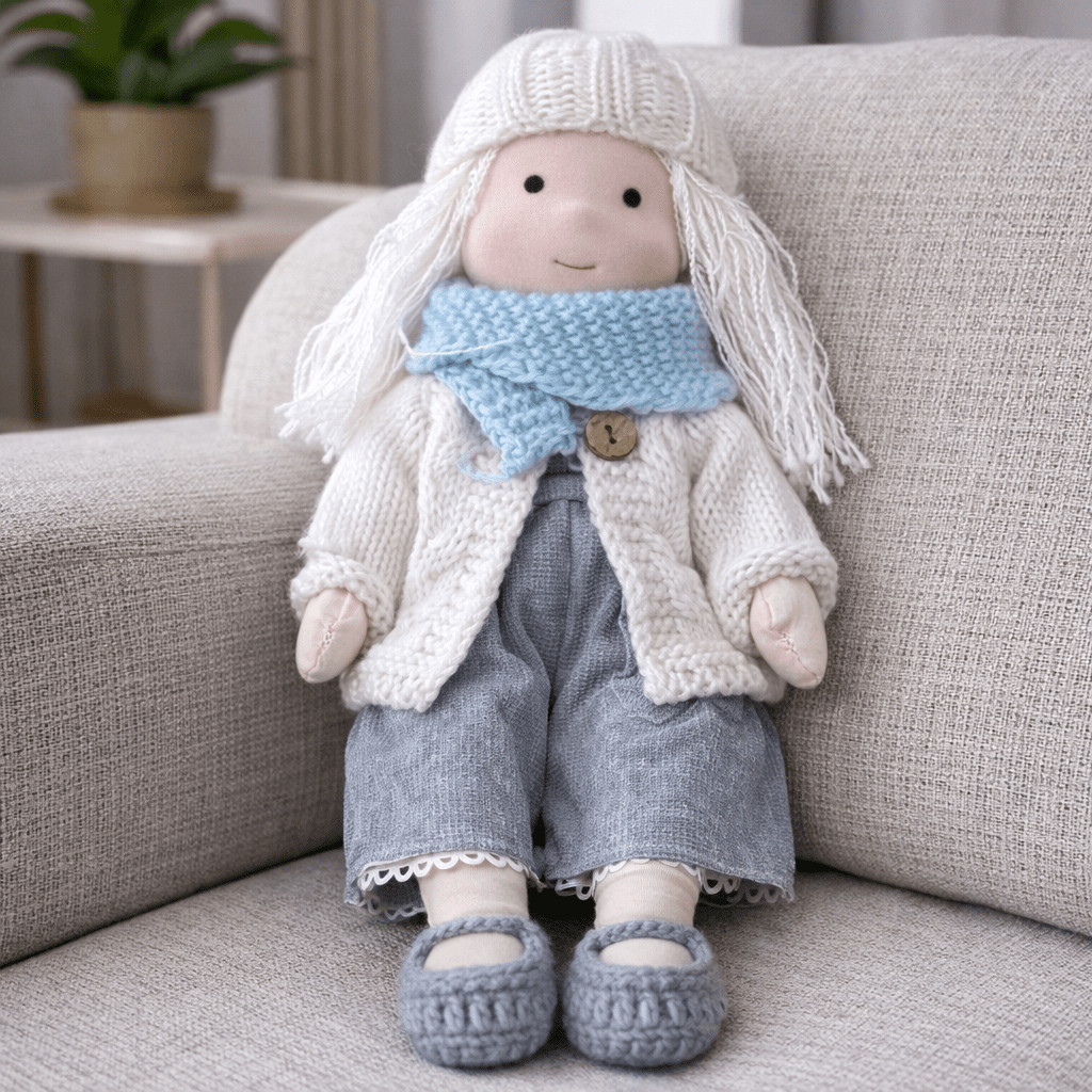 ELORA – Muñeca Waldorf hecha a mano de algodón para jugar creativamente