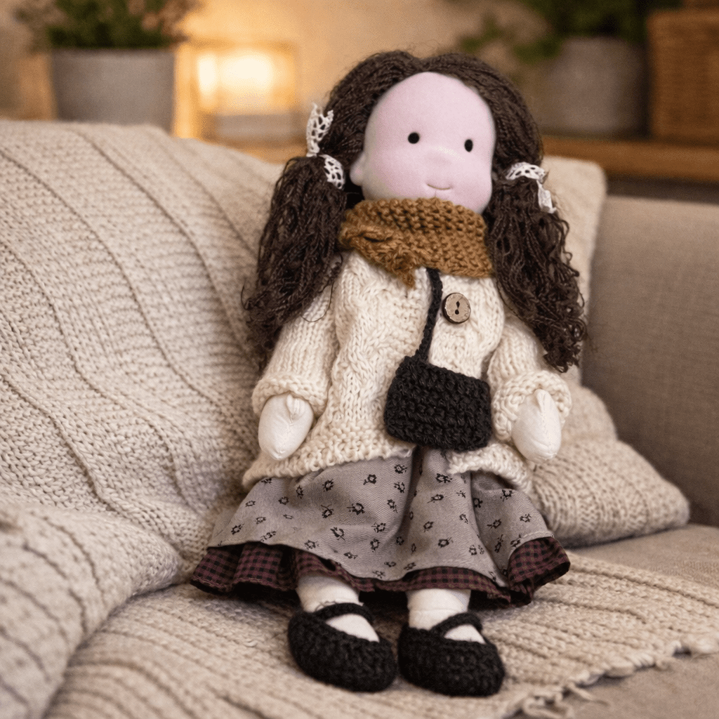 ELORA – Muñeca Waldorf hecha a mano de algodón para jugar creativamente