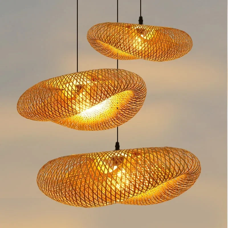 Lámpara colgante de bambú hecha a mano con pantalla de ratán – Lámpara LED de estilo natural