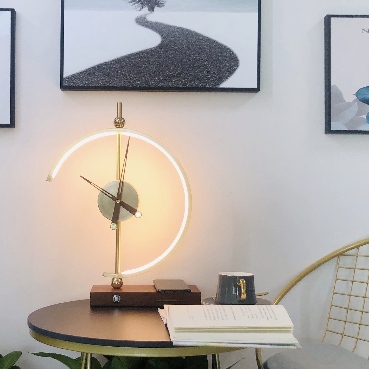 Aurelia – Reloj de mesa LED con función de carga Qi