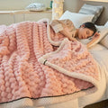 Manta suave de terciopelo – cálida y elegante – creada para la comodidad y un ambiente acogedor en el hogar
