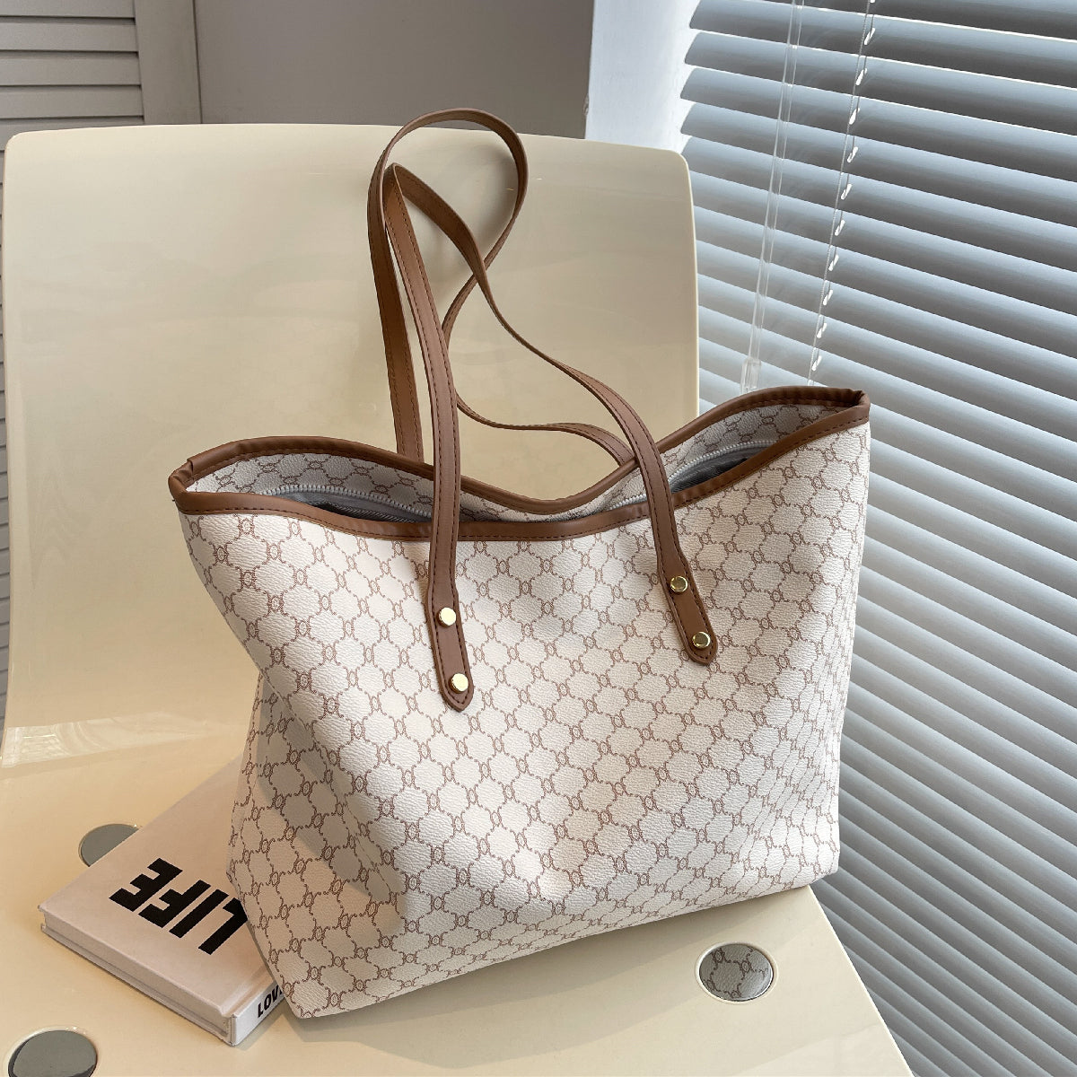 Gran bolsa con cremallera y correa para el hombro – bolsa negra universal para compras y viajes