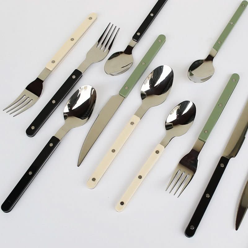 Set de cubiertos de acero inoxidable de 24 piezas con grabado