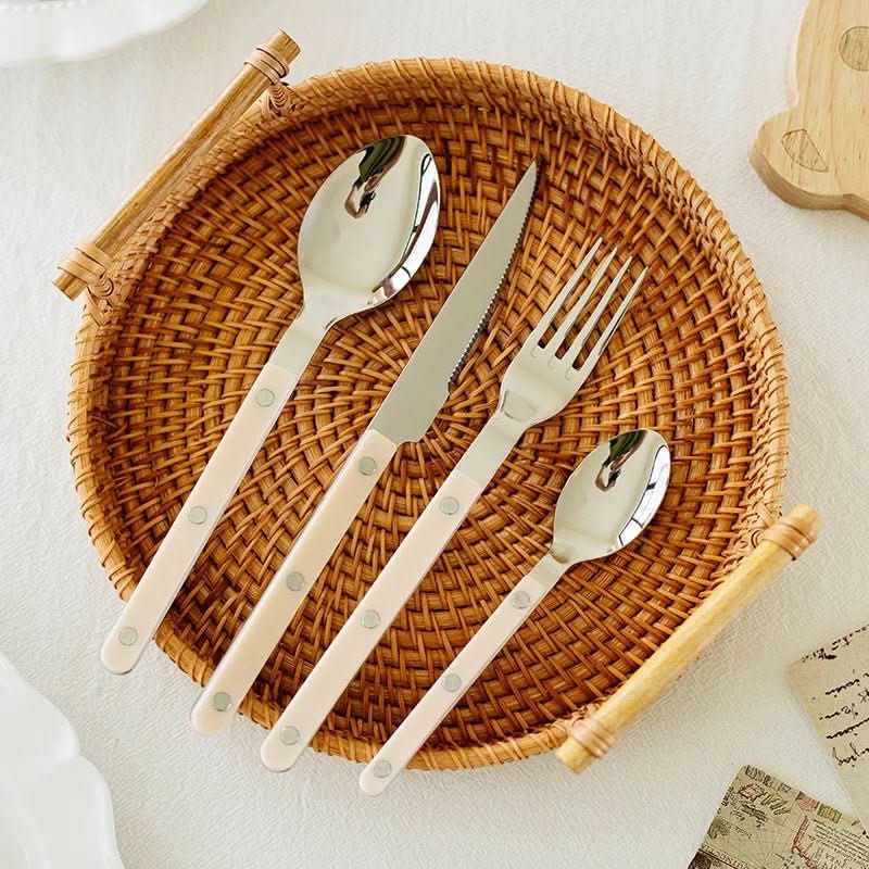 Set de cubiertos de acero inoxidable de 24 piezas con grabado