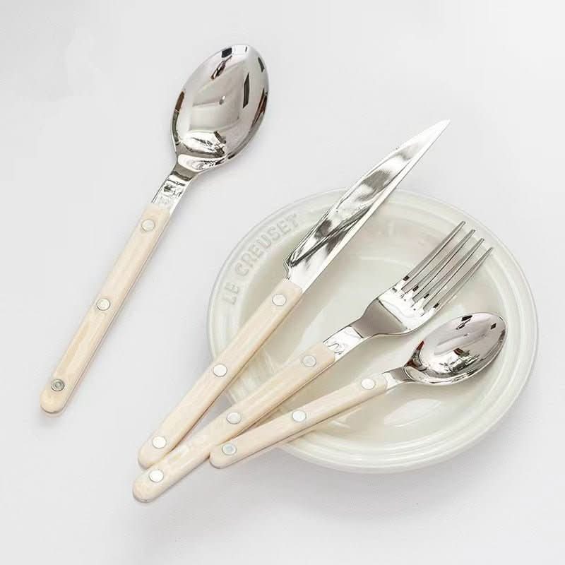 Set de cubiertos de acero inoxidable de 24 piezas con grabado