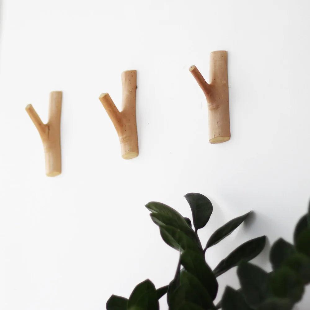 El Gancho de Pared de Rama de Madera Artesanal