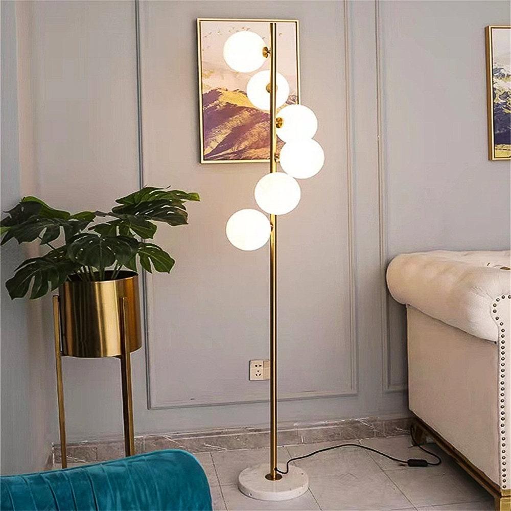 Luz de Pie Contemporánea de Latón y Vidrio Ópalo