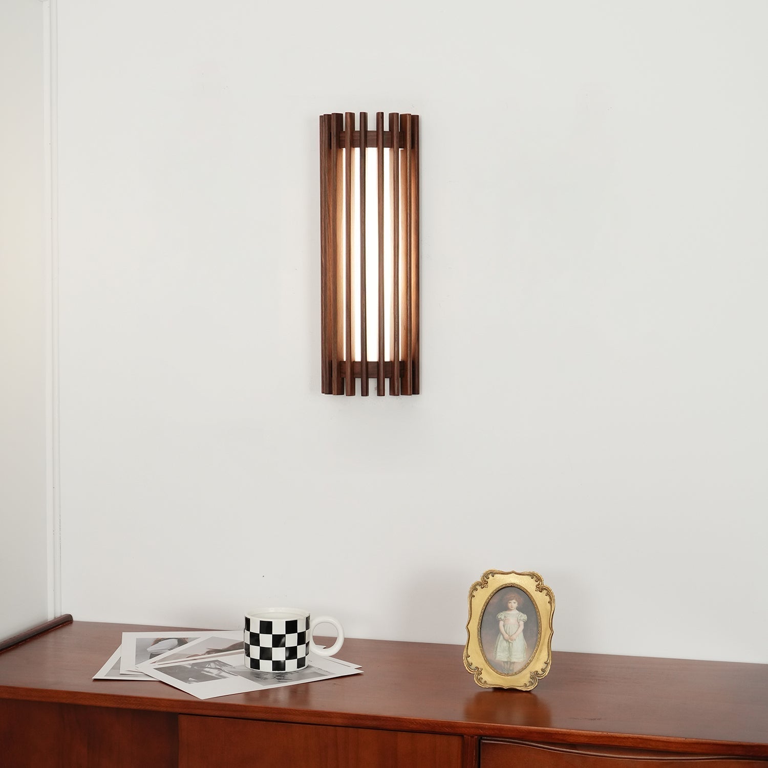 Lámpara de Pared Elara Haus - Aplique de Pared Elegante de Madera de Nogal