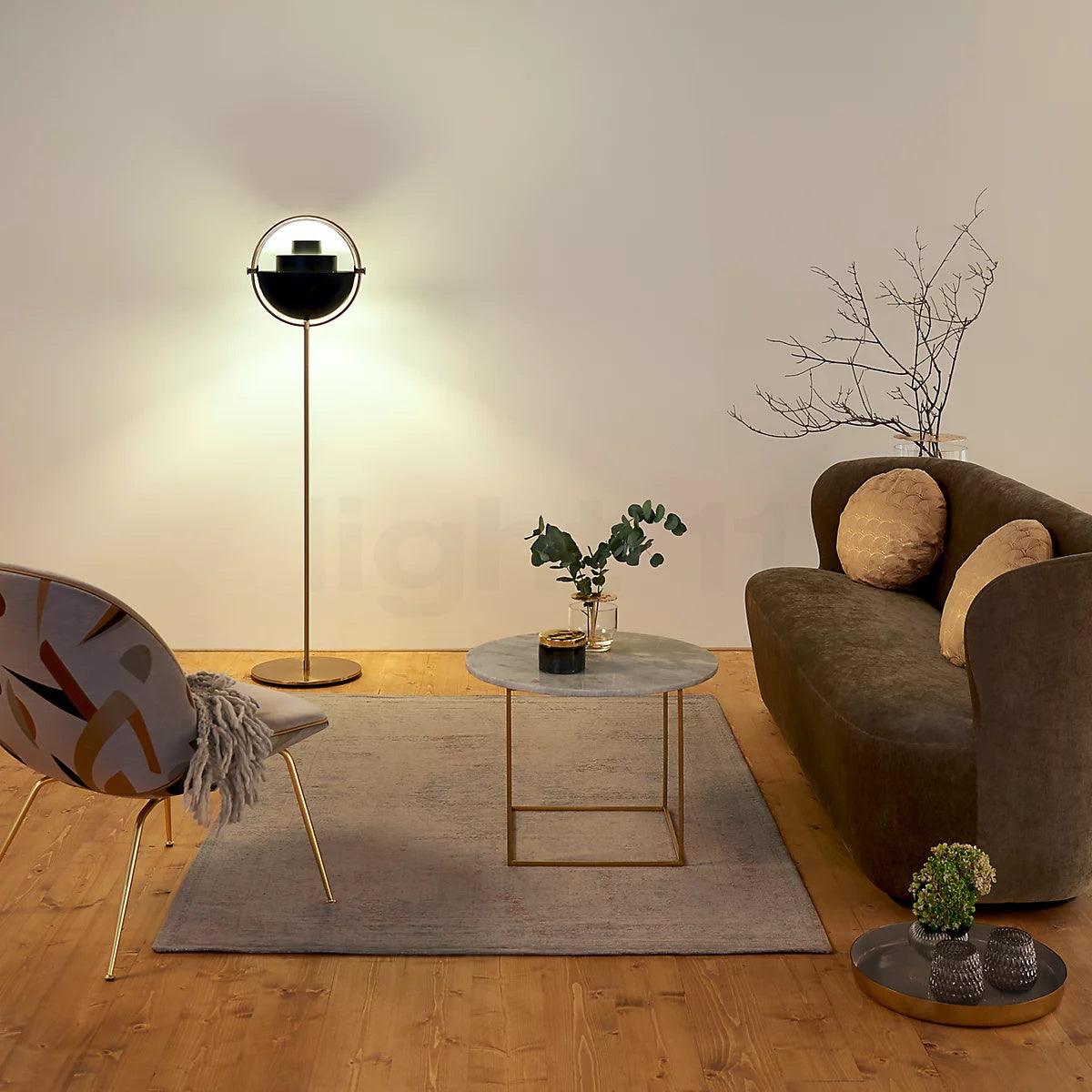 Lámpara de Pie Moderna de Oro – Lámpara Escultural Metálica para Interiores Contemporáneos