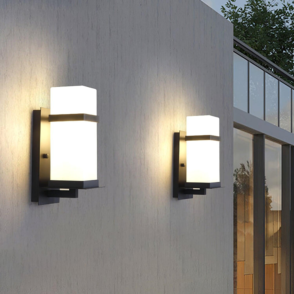 Lámpara de Pared Exterior Elegante - Aplique de Metal Impermeable IP65 para Patios y Jardines