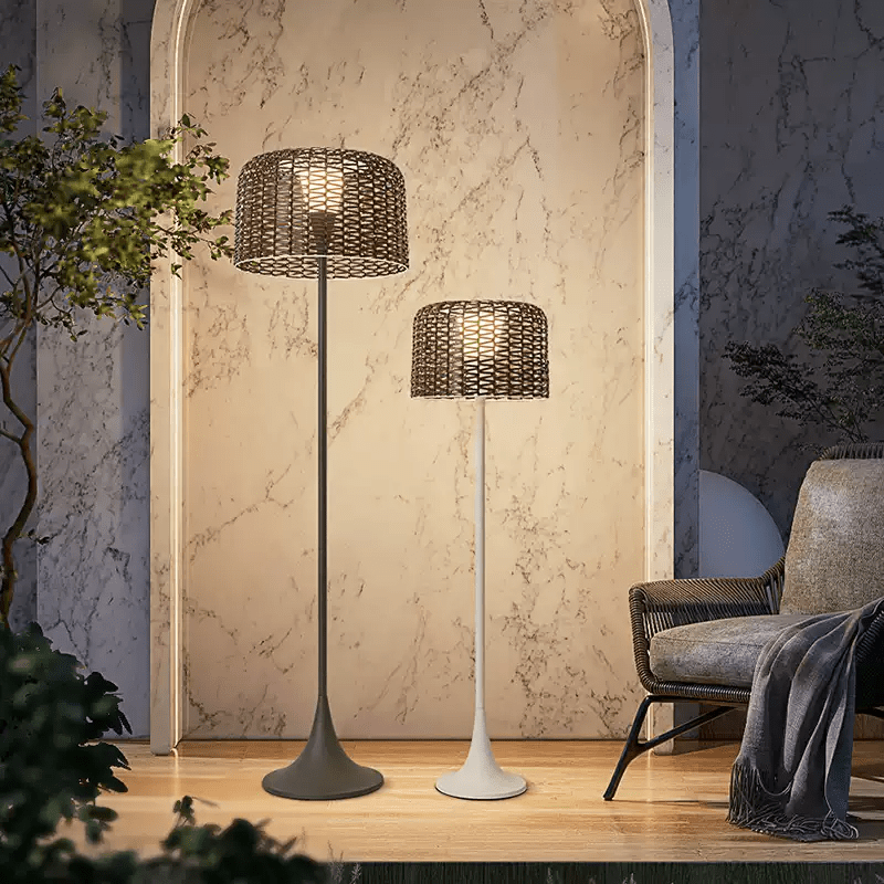 Lámpara de Suelo Solar Exterior Elegante | Luz de Jardín LED de Rattan Impermeable