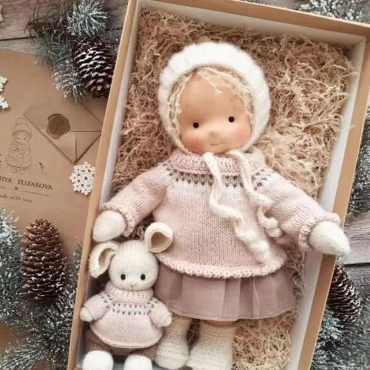 Selina – Muñeca Waldorf de algodón hecha a mano para juegos creativos