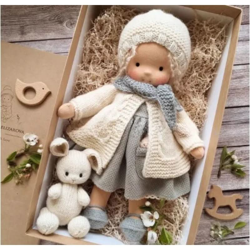Selina – Muñeca Waldorf de algodón hecha a mano para juegos creativos