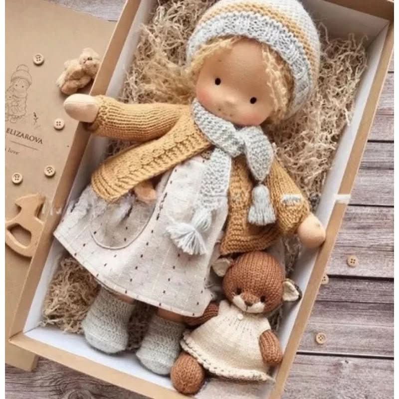 Selina – Muñeca Waldorf de algodón hecha a mano para juegos creativos