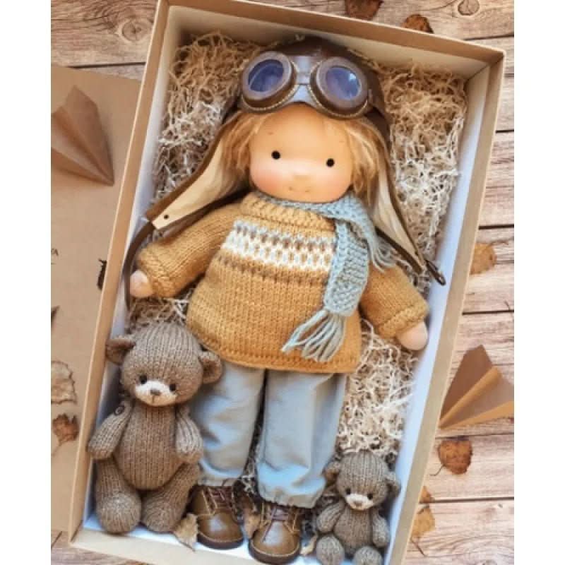 Selina – Muñeca Waldorf de algodón hecha a mano para juegos creativos