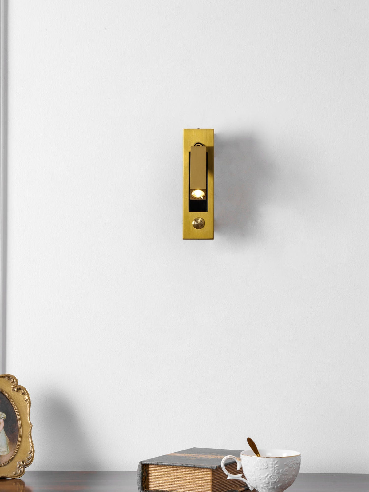 Lámpara de Lectura LED Plegable para Pared para Cama y Estudio – Ajustable, Ahorra Espacio y Luz Direccionada