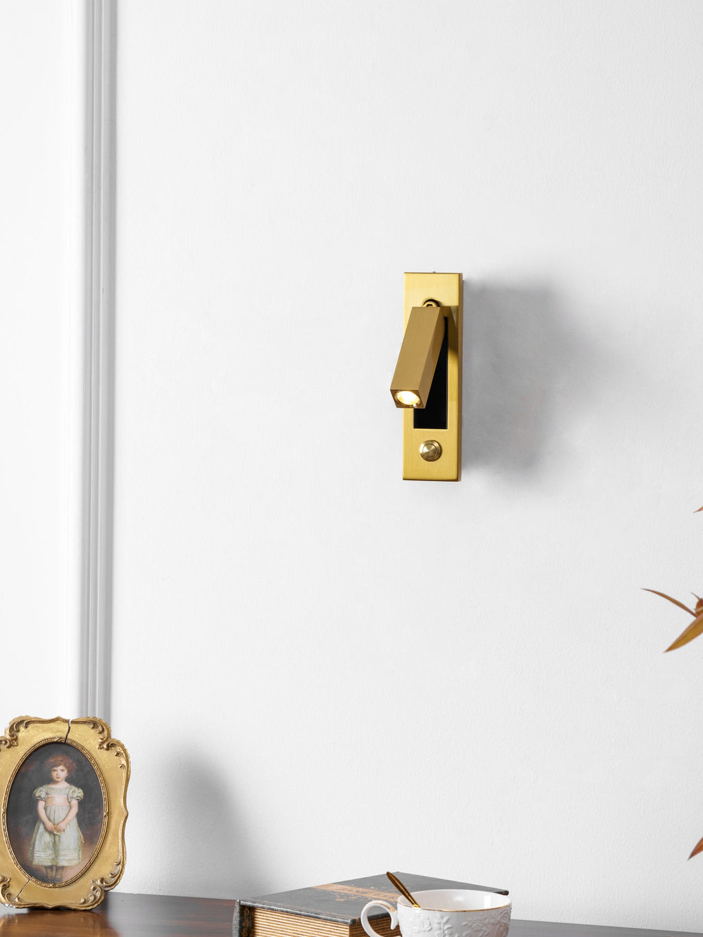 Lámpara de Lectura LED Plegable para Pared para Cama y Estudio – Ajustable, Ahorra Espacio y Luz Direccionada