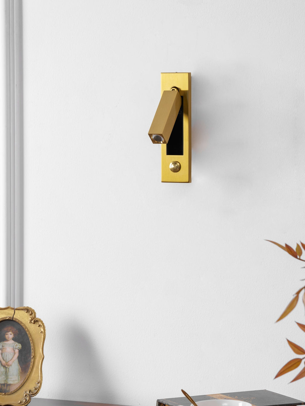 Lámpara de Lectura LED Plegable para Pared para Cama y Estudio – Ajustable, Ahorra Espacio y Luz Direccionada